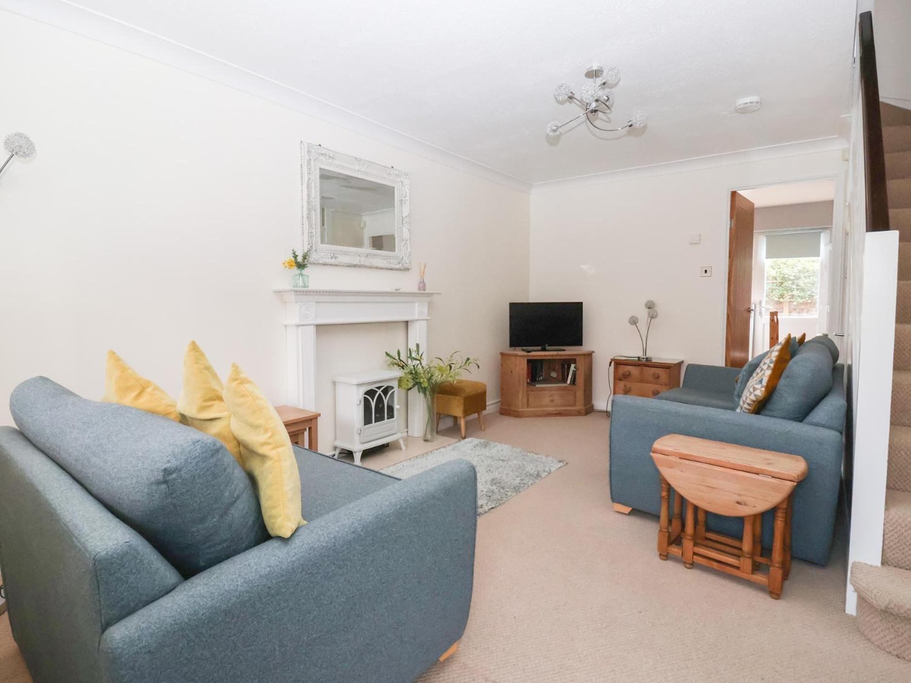 17 Fewster Way