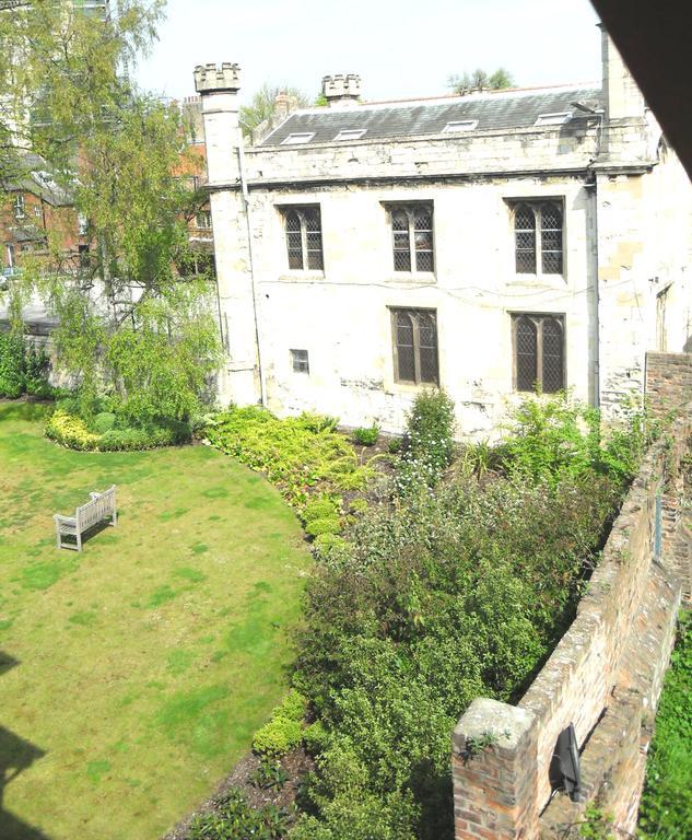 11 Talbot Court
