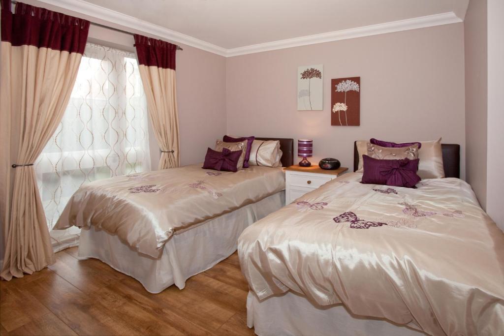 Riverbank View Three Bedroom With Free Parking
