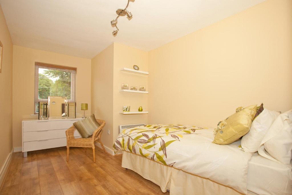 Apartment Riverbank View Three Bedroom With Free Parking York