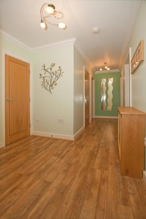 Riverbank View Three Bedroom With Free Parking