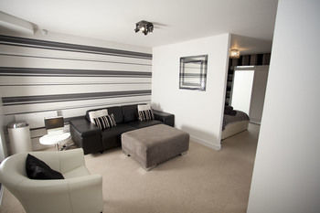 Reubens Court And Apartment *