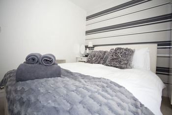 Apartment Reubens Court And