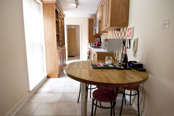 Reubens Court And Apartment
