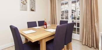 Apartment Reubens Court And