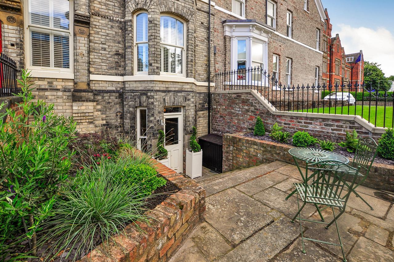 8 Blue Bridge- Elegant And Luxurious 1 Bedroom Apt- Free Parking Apartment York