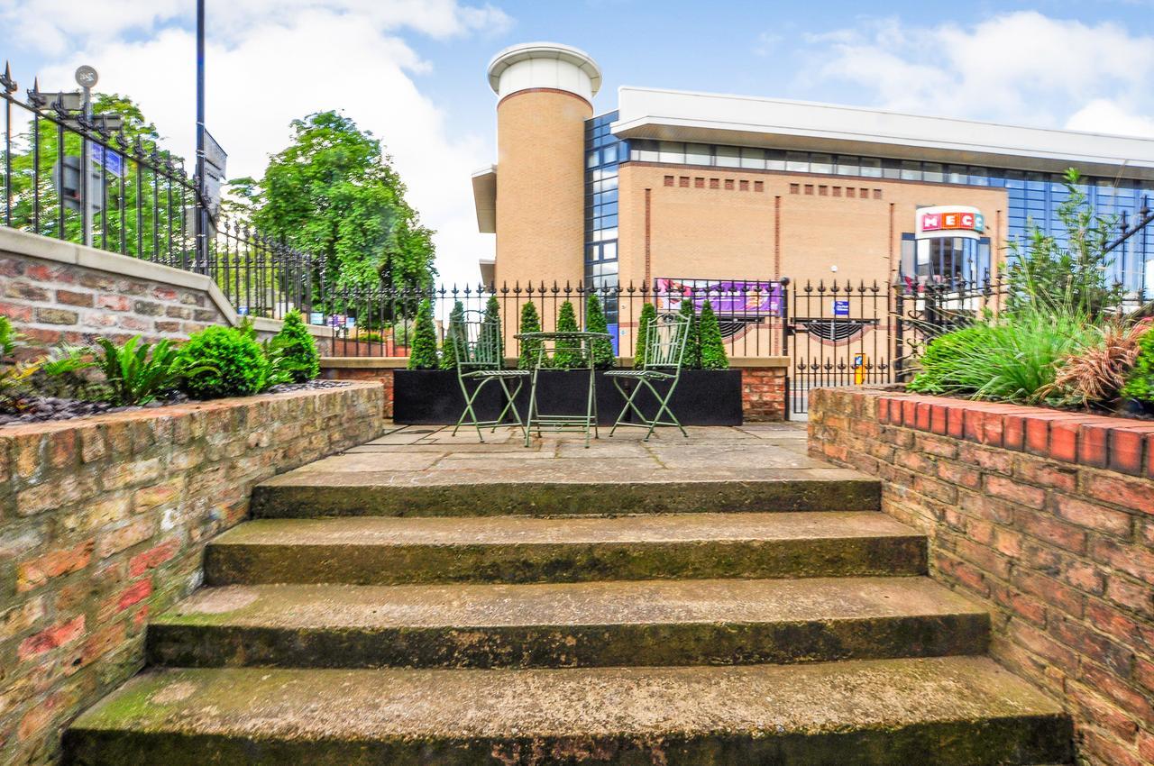 8 Blue Bridge- Elegant And Luxurious 1 Bedroom Apt- Free Parking Apartment *