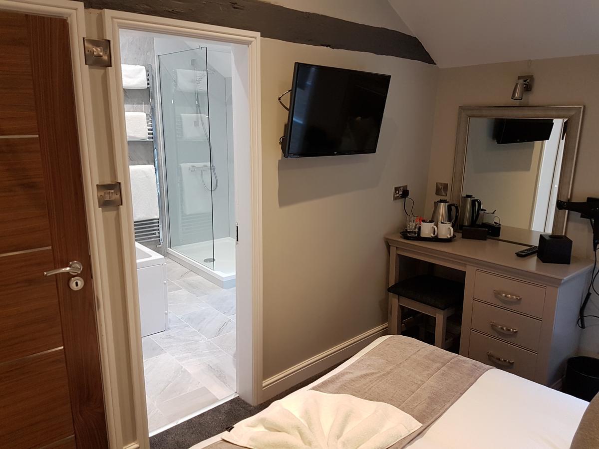 Lil's Bar And Bistro Guest house 3*
