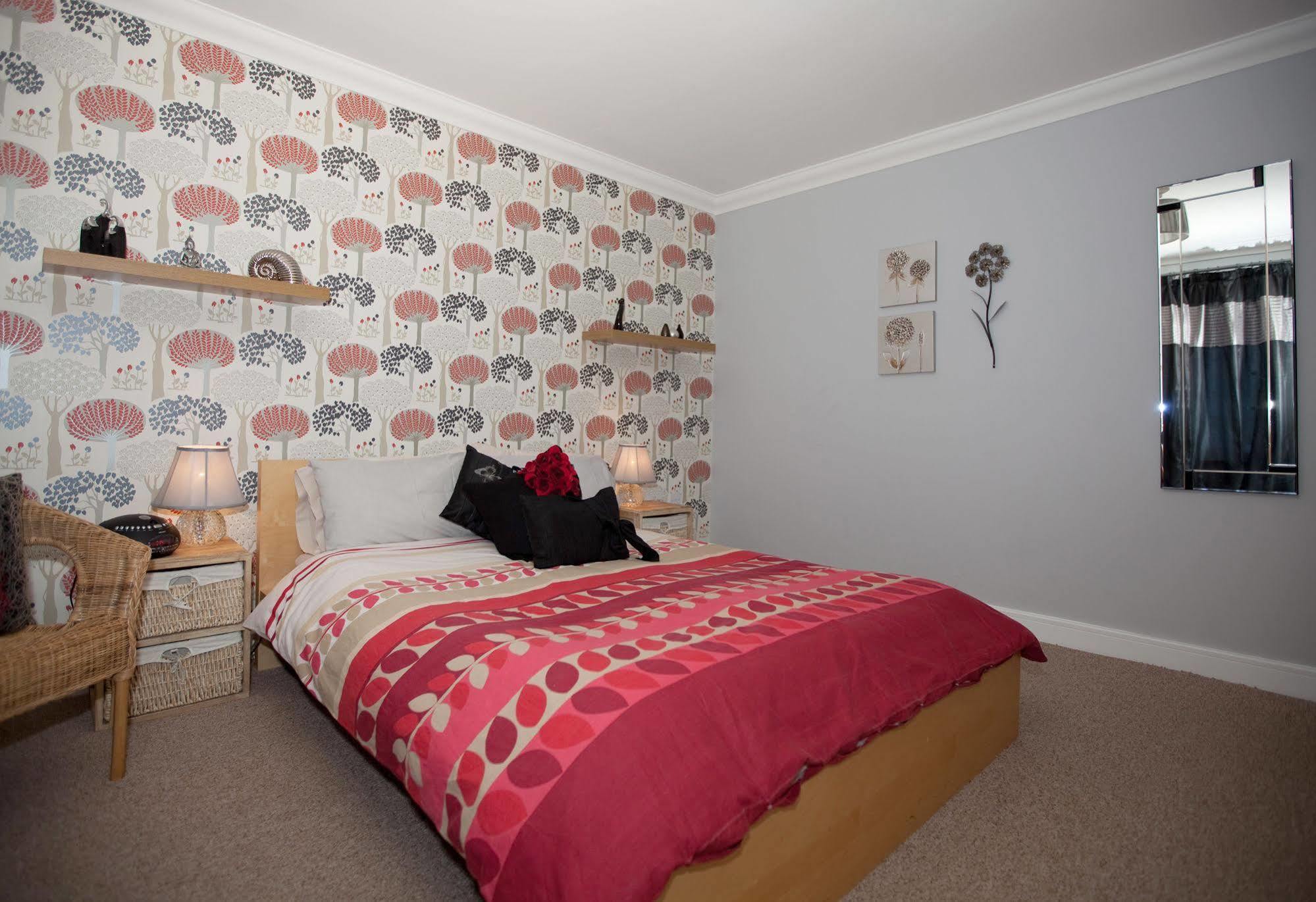Riverbank View Three Bedroom With Free Parking