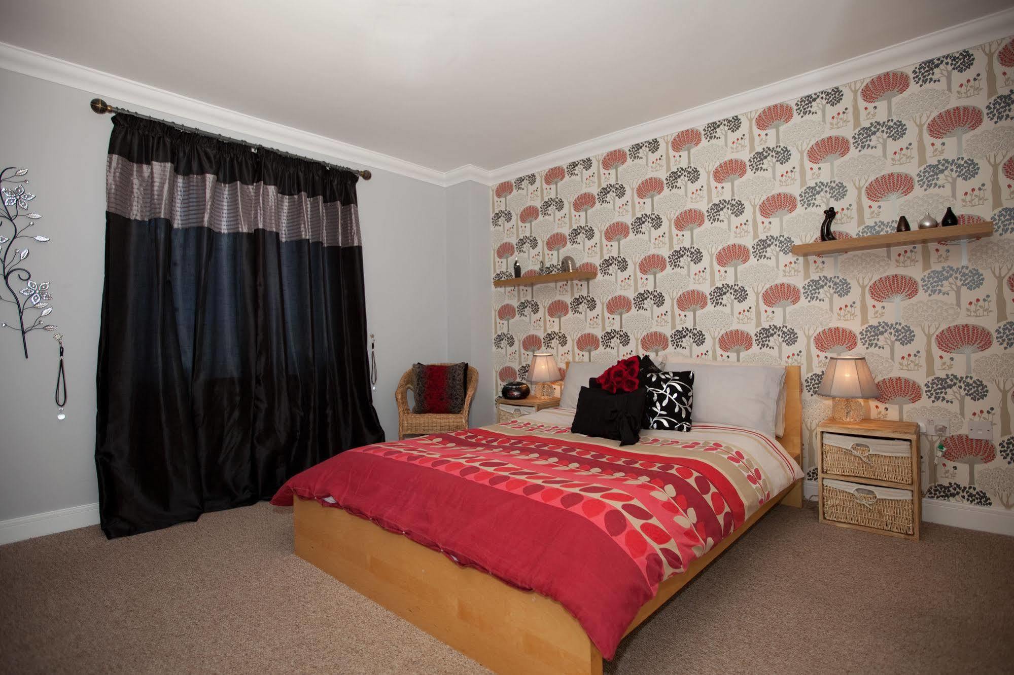 Apartment Riverbank View Three Bedroom With Free Parking