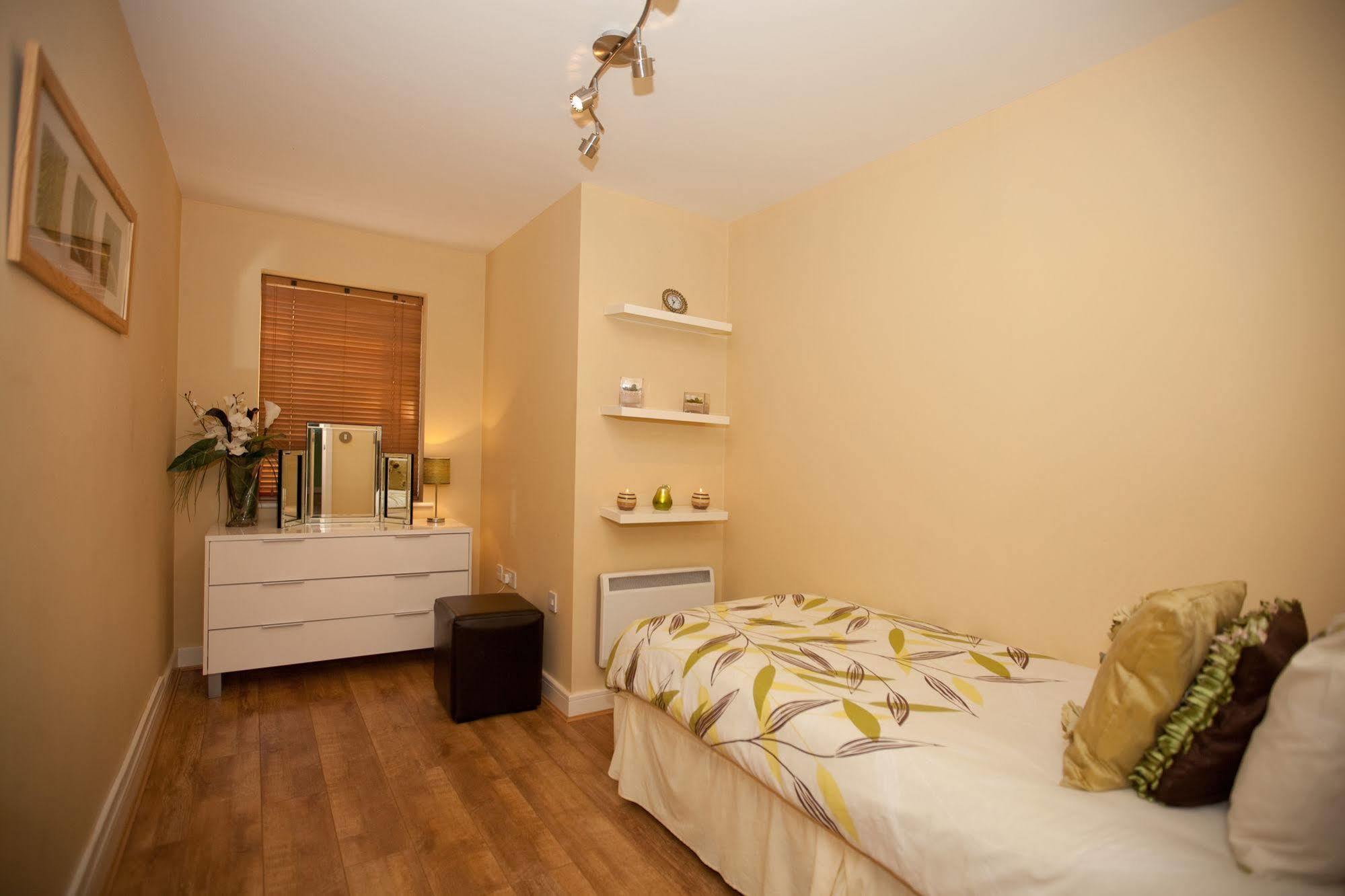 Riverbank View Three Bedroom With Free Parking York