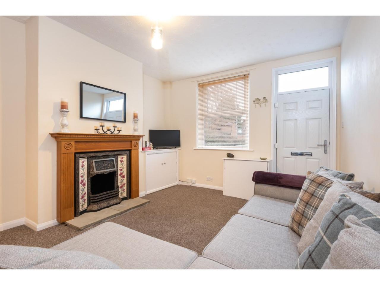 Beautiful 2 Bed With Free Parking - Pass The Keys