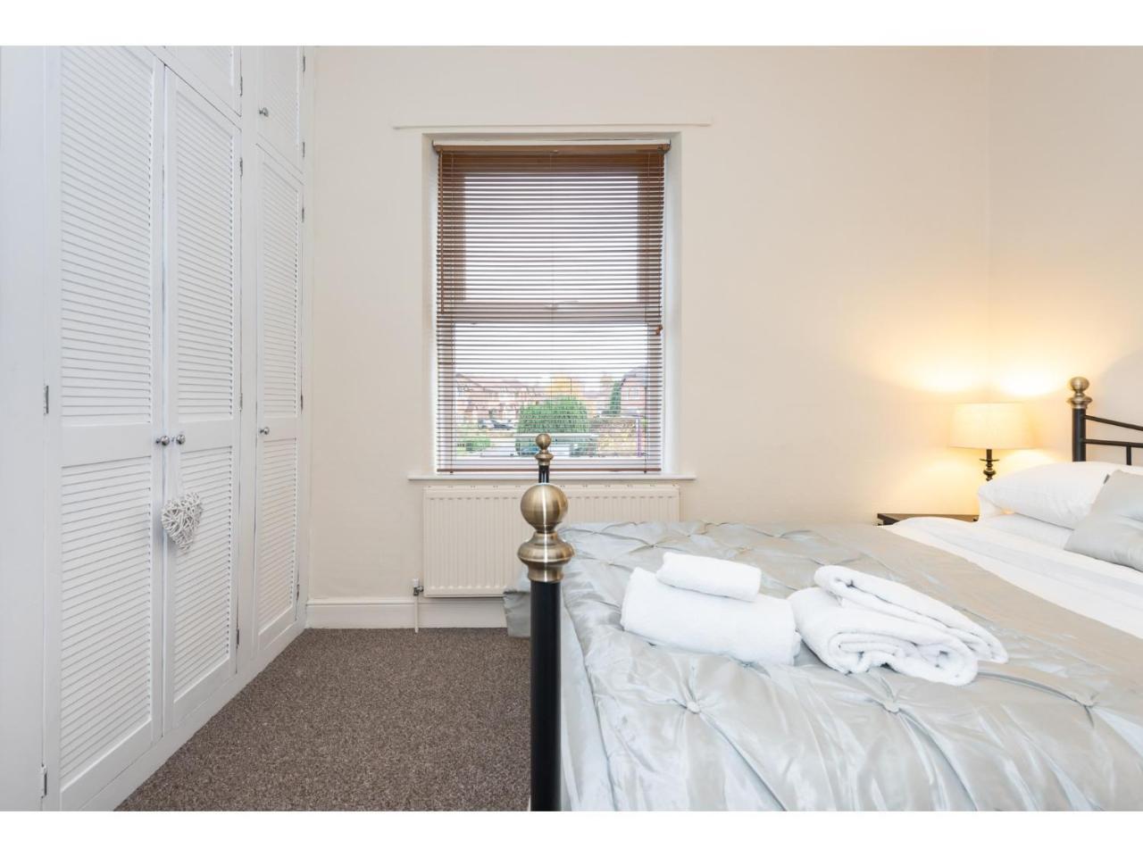 Apartment Beautiful 2 Bed With Free Parking - Pass The Keys