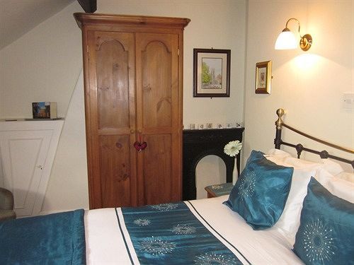 Bowen House 4*