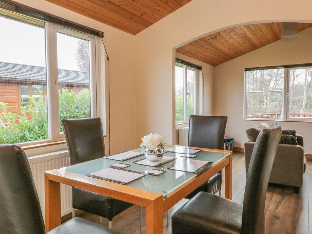 6 Manor Park, Holiday home