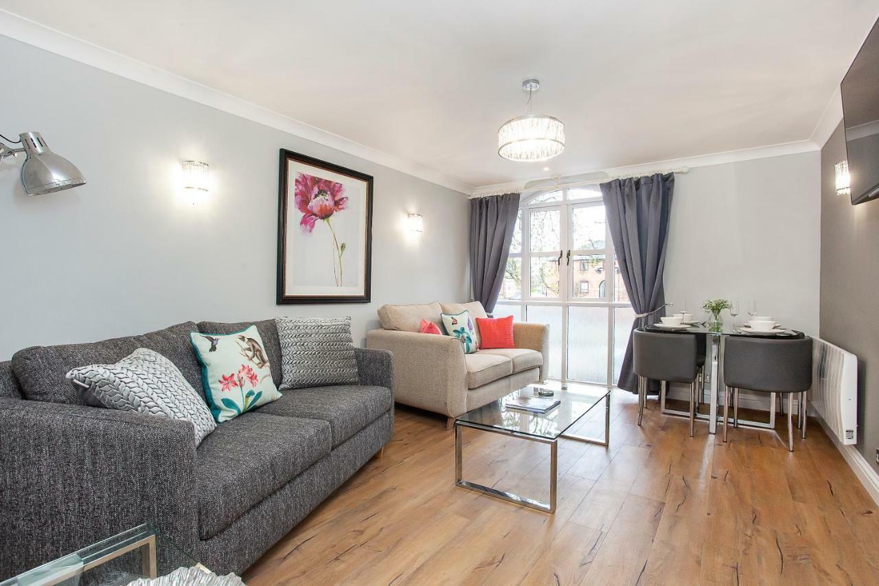 County House Mews Apartment *