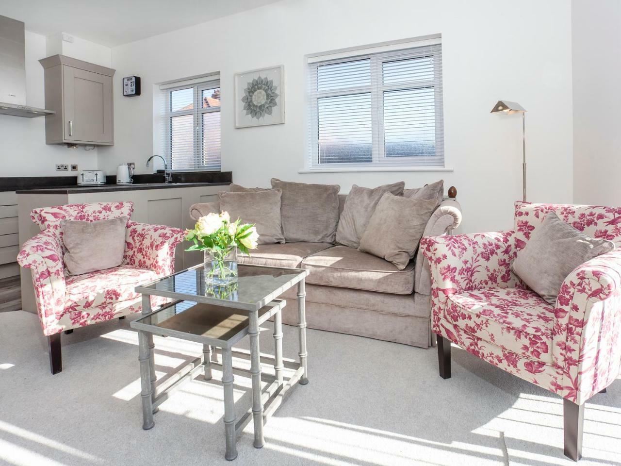 White House Apartments-free Parking 1 Car Per Apartment York