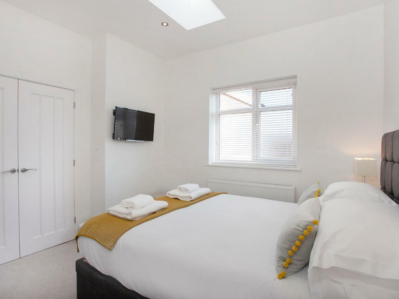 Apartment White House Apartments-free Parking 1 Car Per