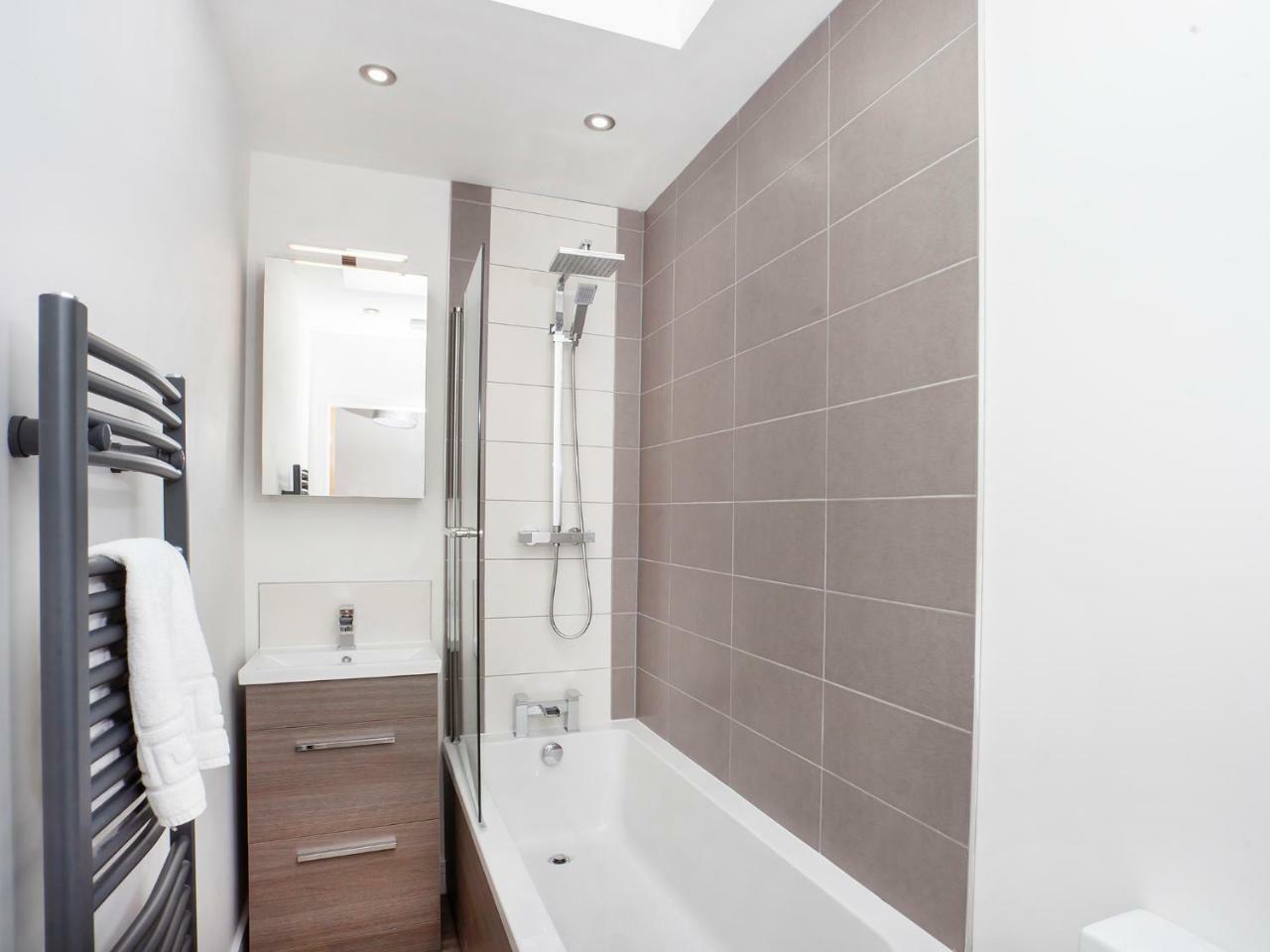White House Apartments-free Parking 1 Car Per * York