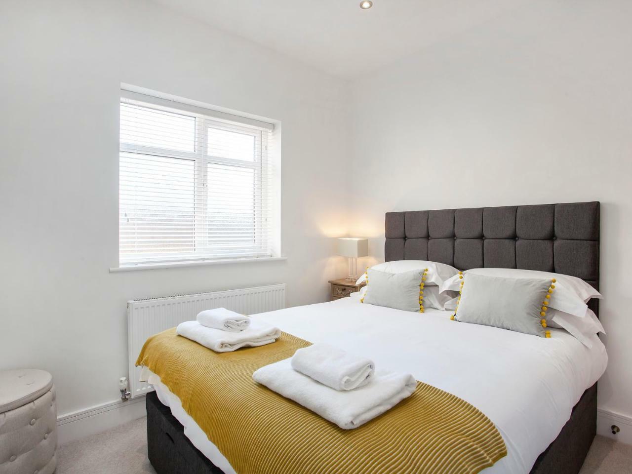 Apartment White House Apartments-free Parking 1 Car Per *