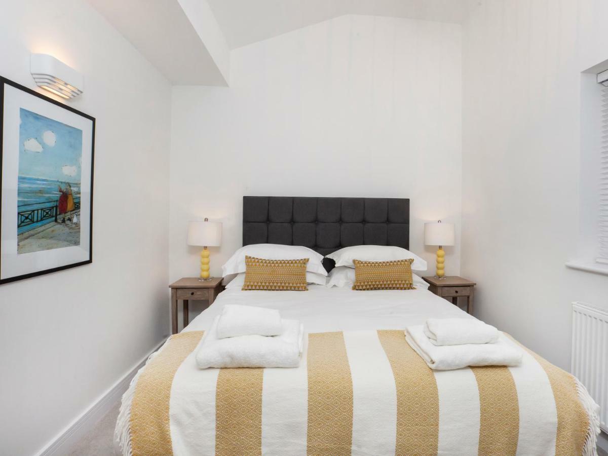 Apartment White House Apartments-free Parking 1 Car Per York
