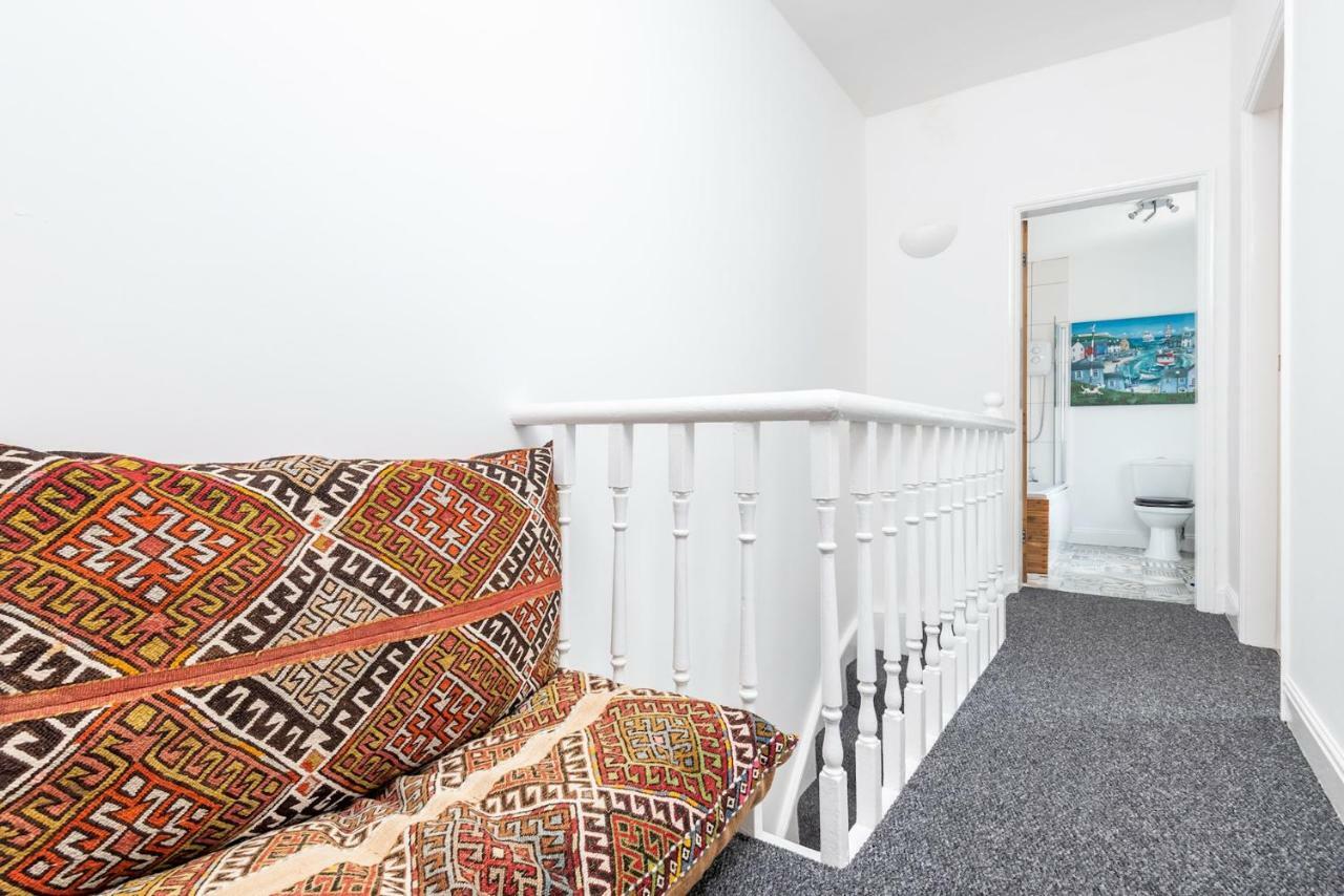 Holiday home Beautiful Riverside Walk To Centre In 15mins!
