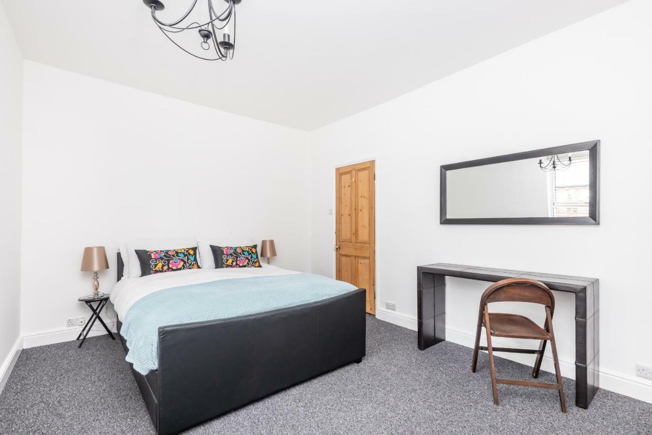 Holiday home Beautiful Riverside Walk To Centre In 15mins! *