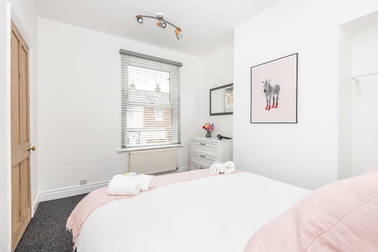 Holiday home Beautiful Riverside Walk To Centre In 15mins! York