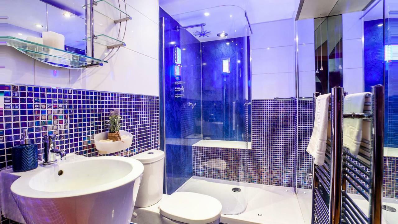 Centre Riverside Apartment-central Location York