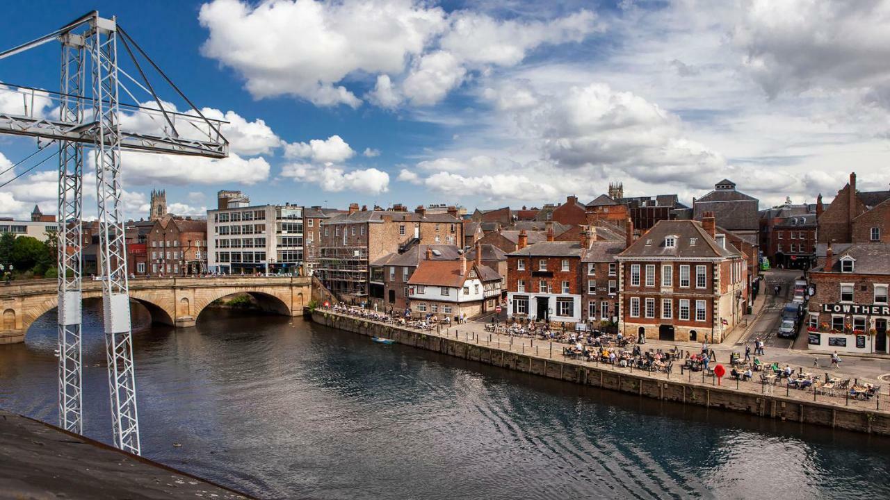 Centre Riverside Apartment-central Location York