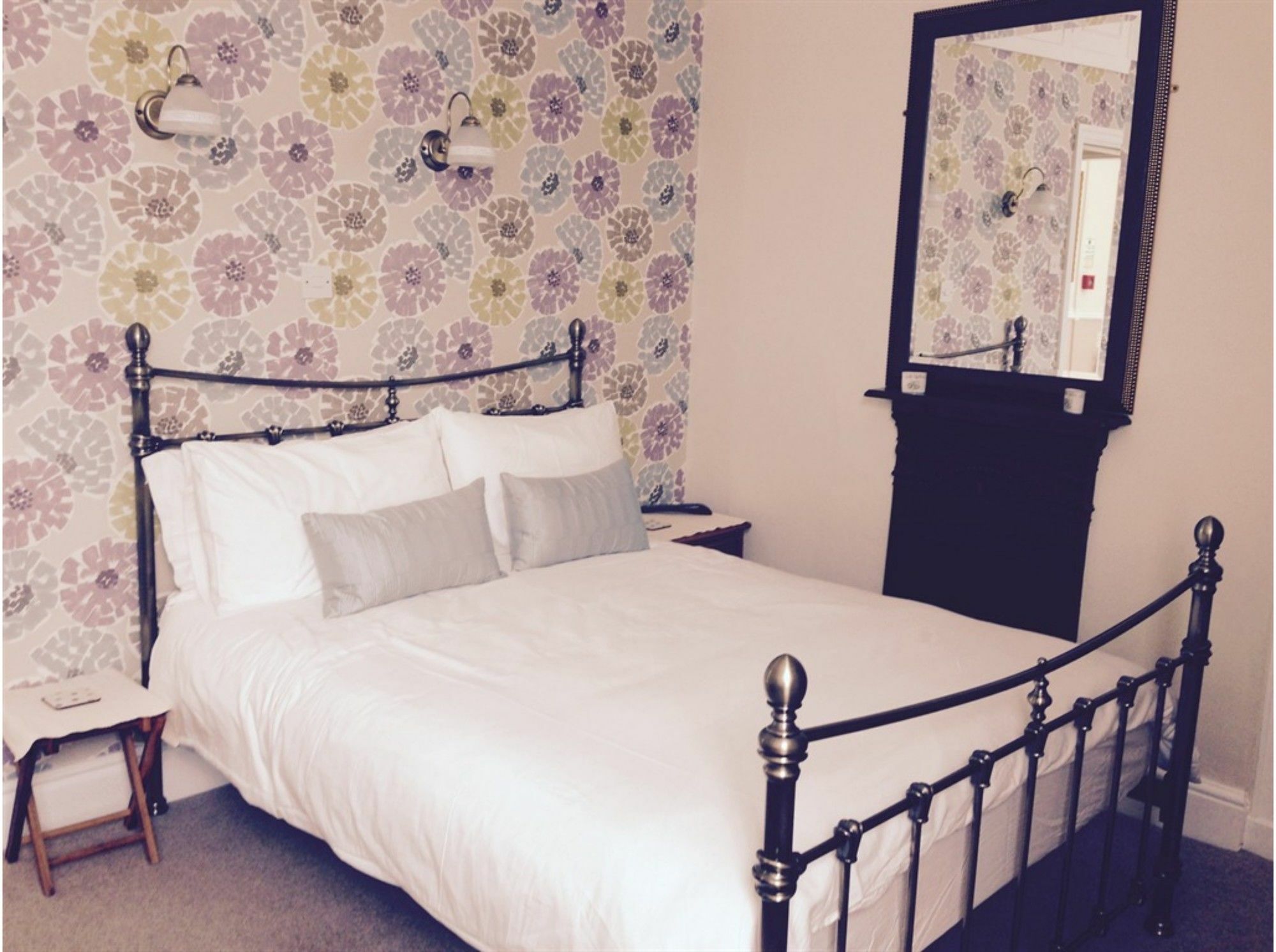 Bowen House 4*