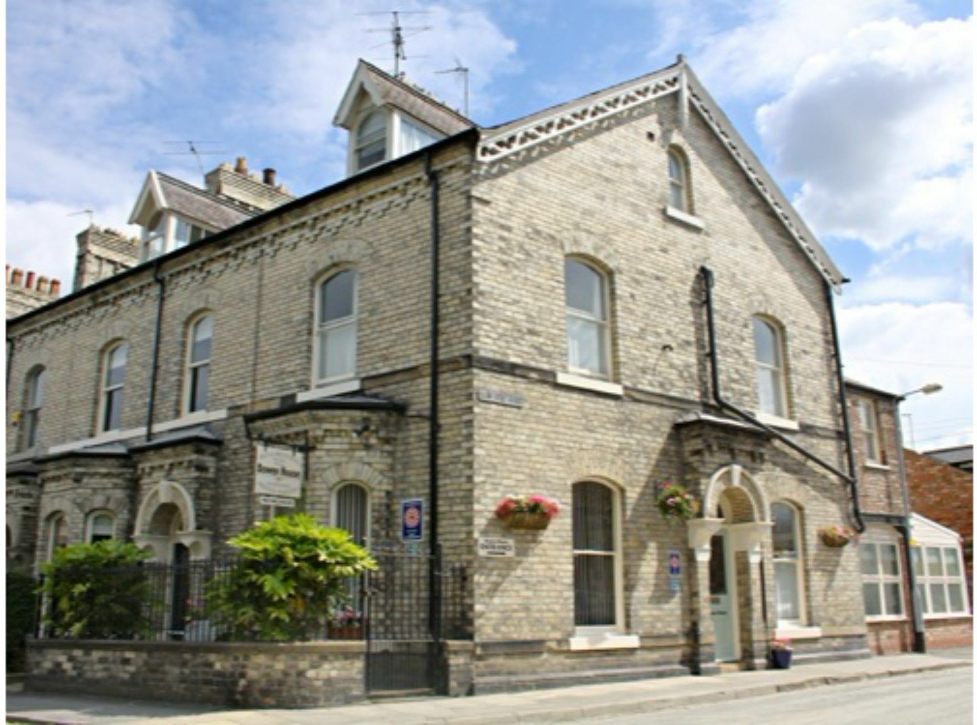 Guest house Bowen House 4*