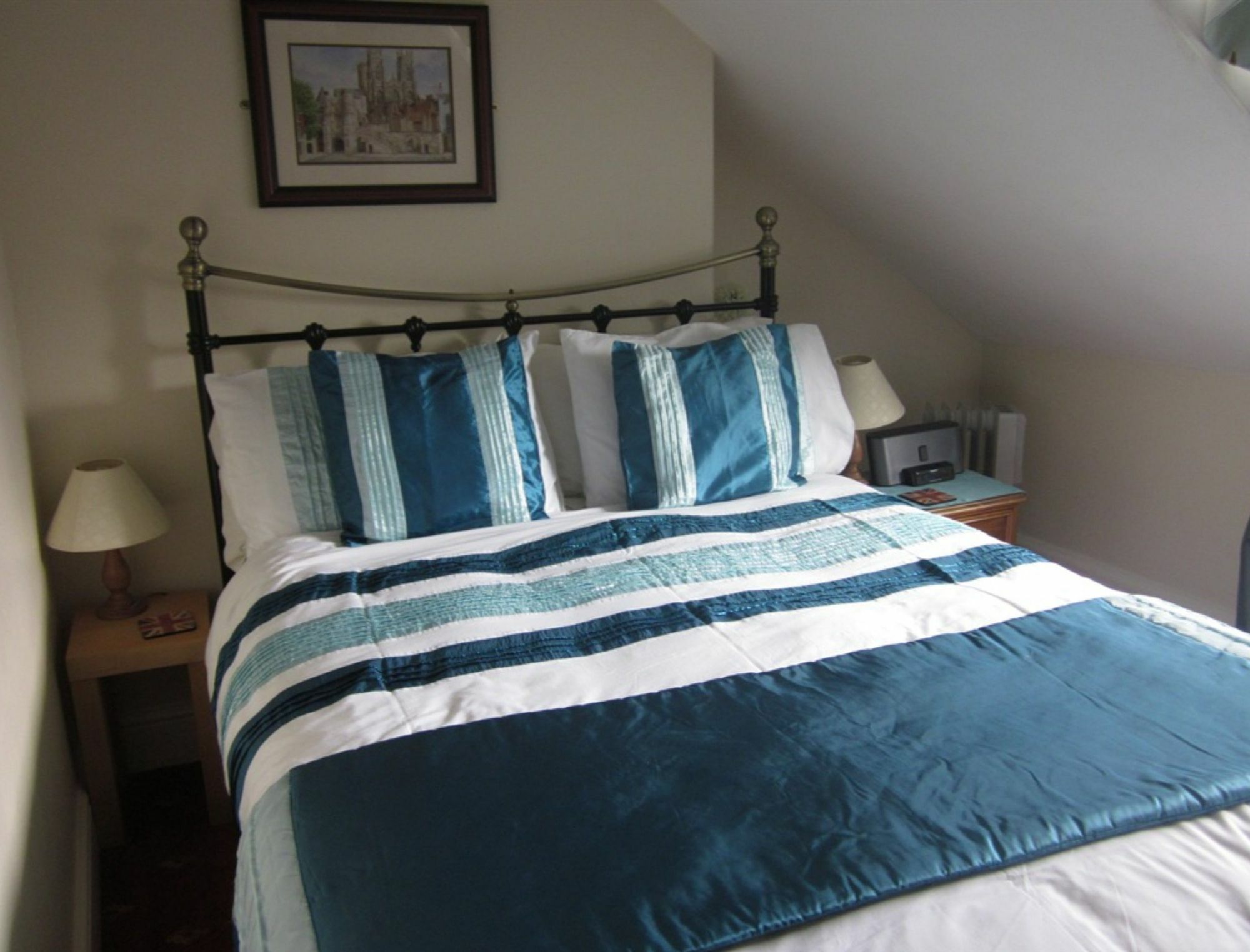 Bowen House 4*