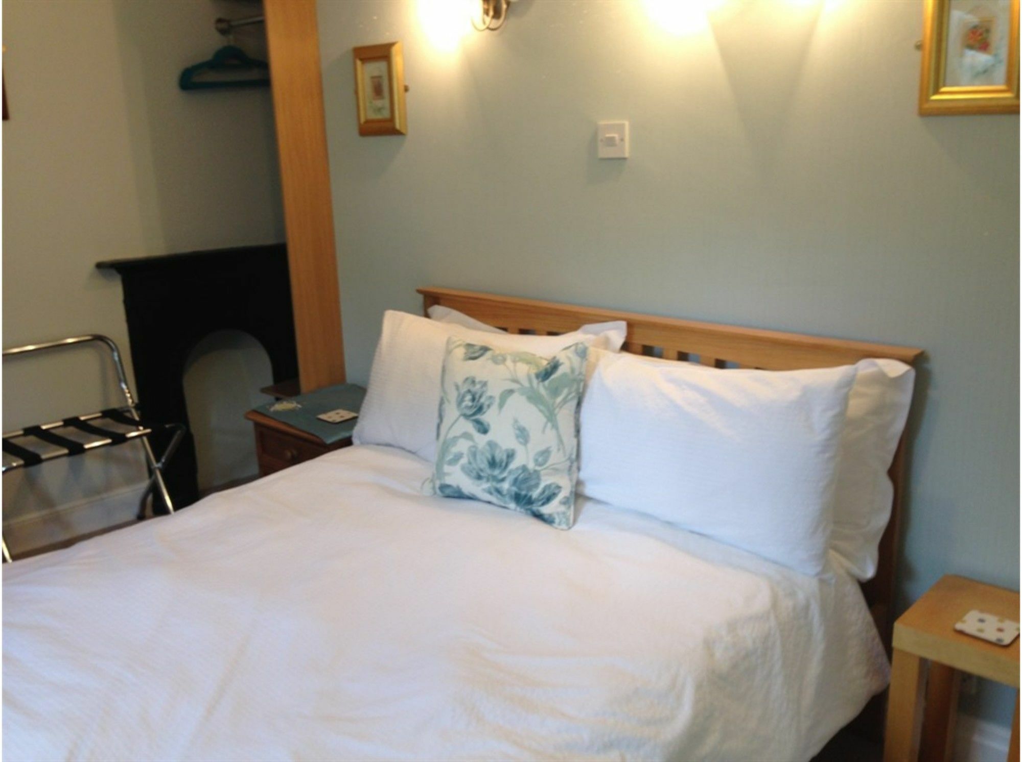 Bowen House 4*