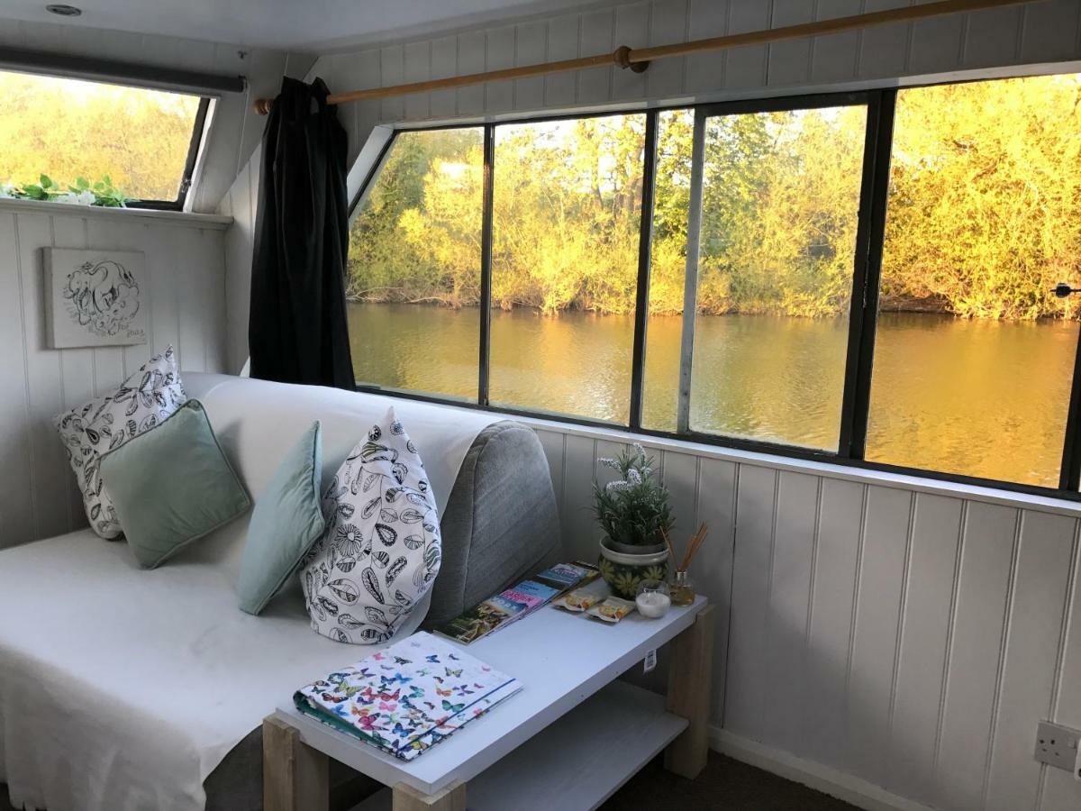 Houseboat * York