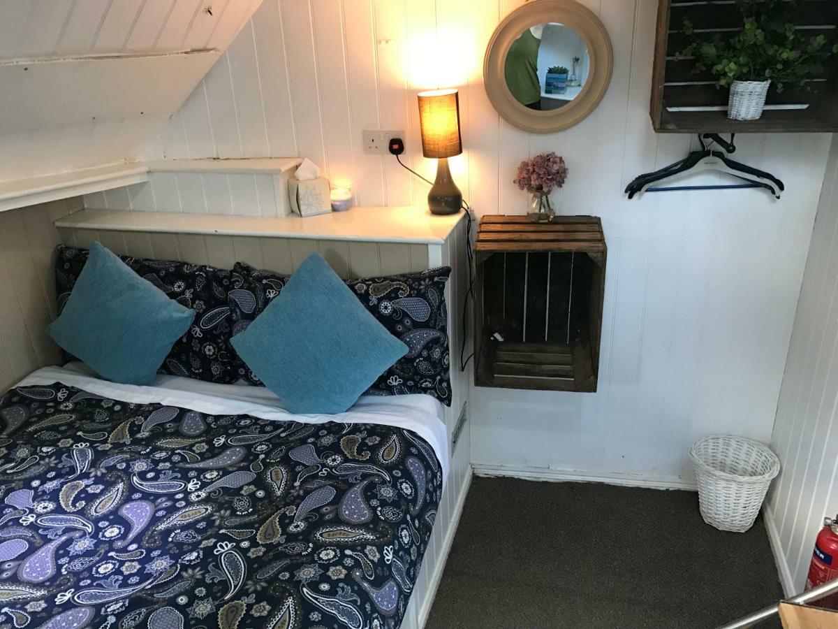 Houseboat * York