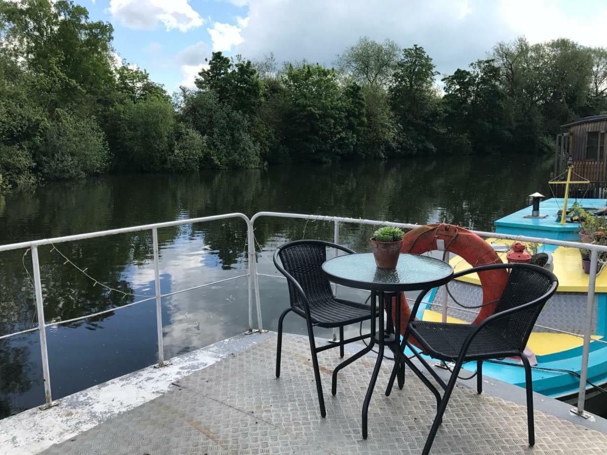 Houseboat *