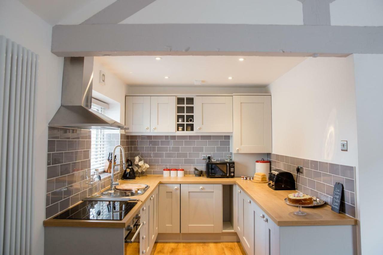 Thrush Nest - Wren Sleeps 4, 2 Bedrooms & Stable Sleeps 2, 1 Bedroom