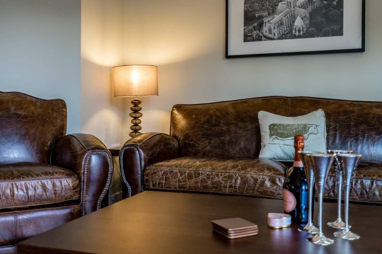 10 Stonegate Court Apartment *