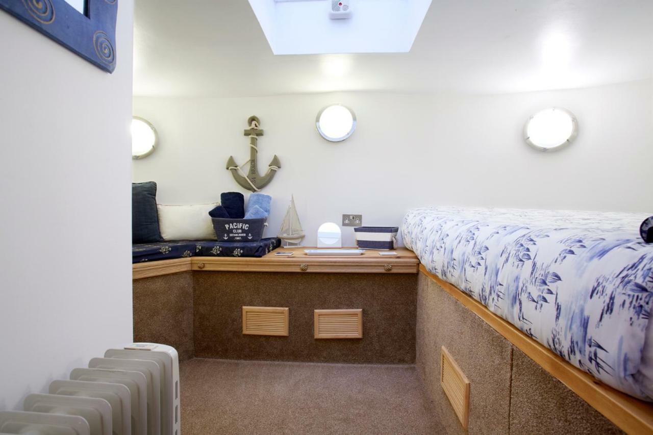 Botel Motor Vessel Till *