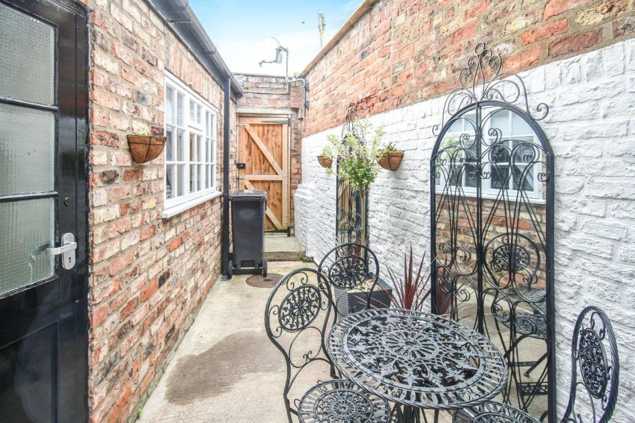 Holgate Manor Apartment