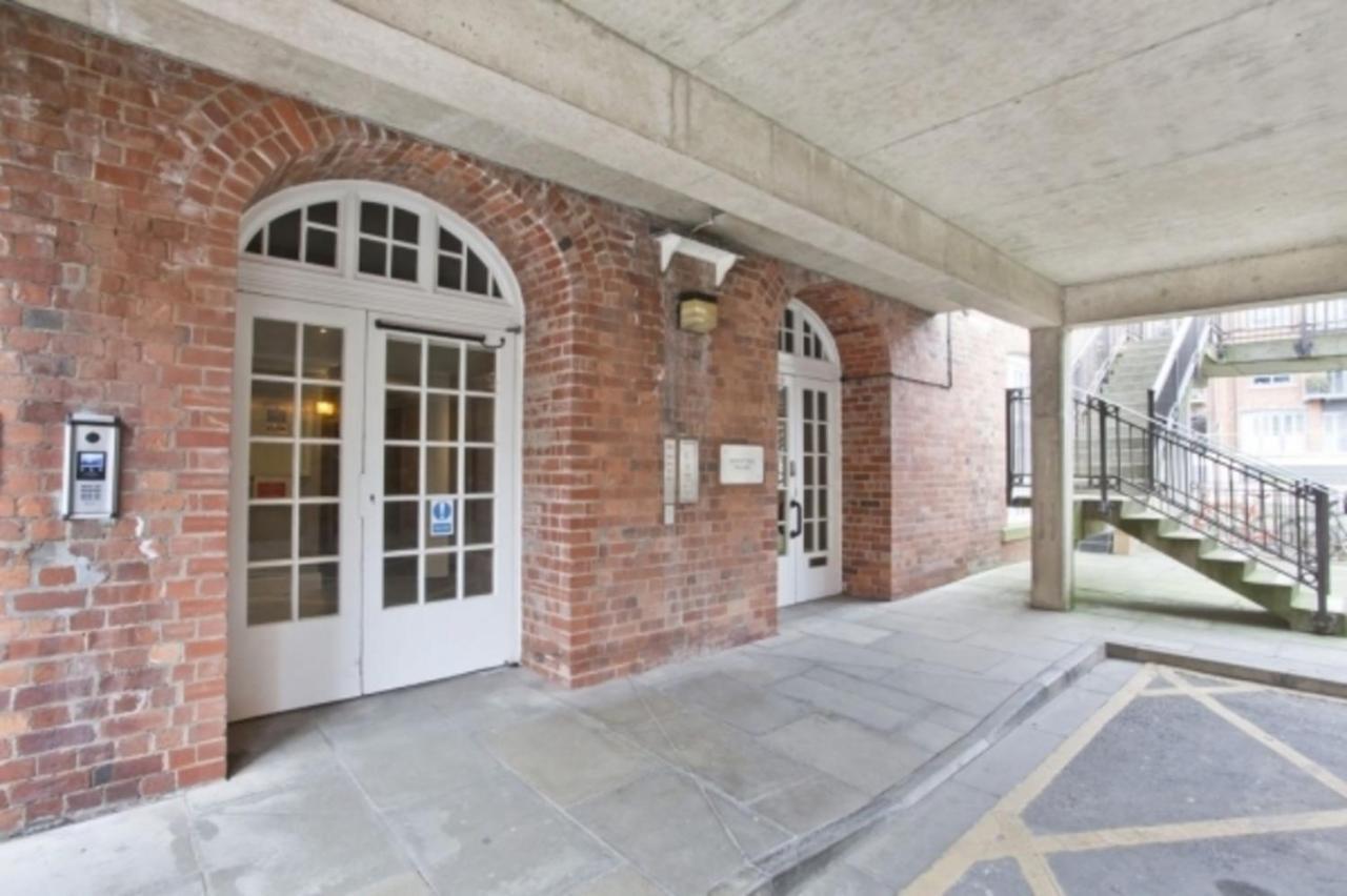 Riverside Close To Centre *