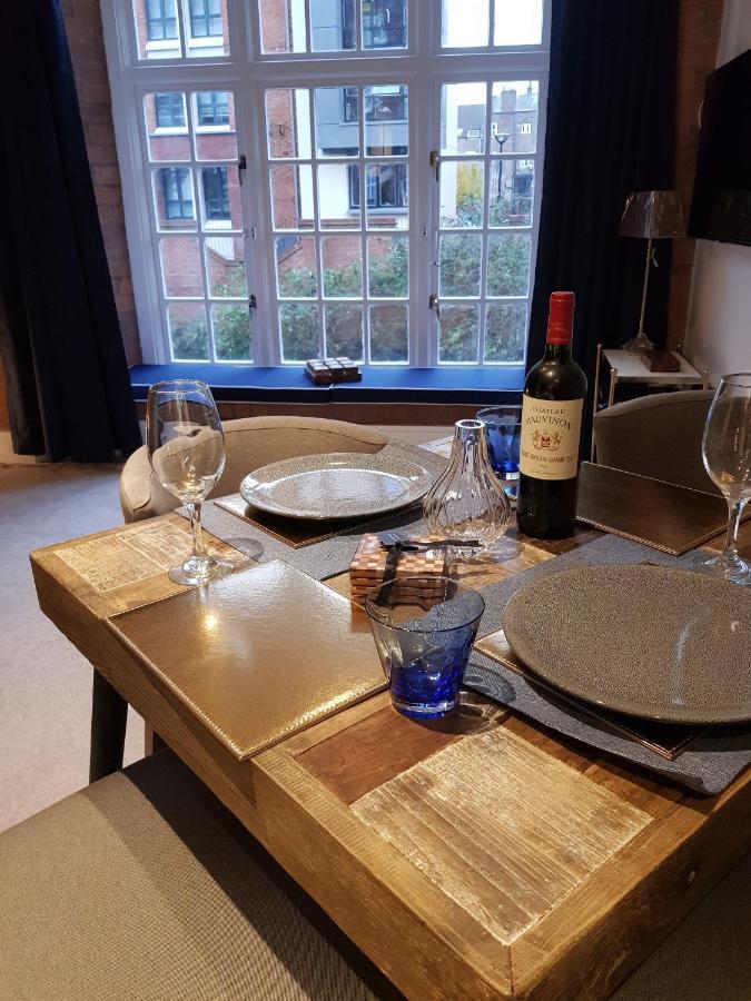 Cocoa Isabella - River Fronted With Secure Parking Apartment *