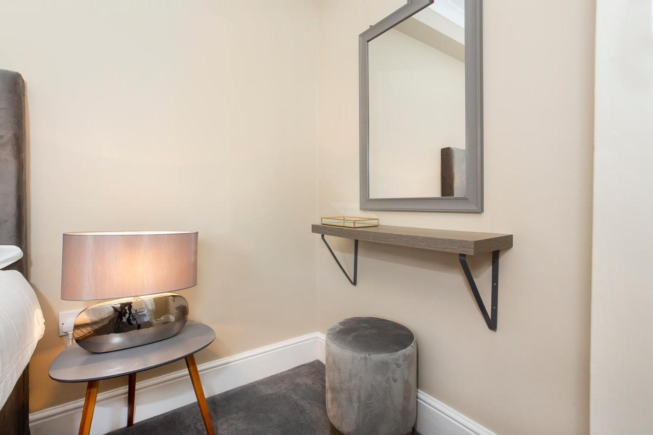 Knavesmire Mews 3 Bedrooms-free Parking Apartment York