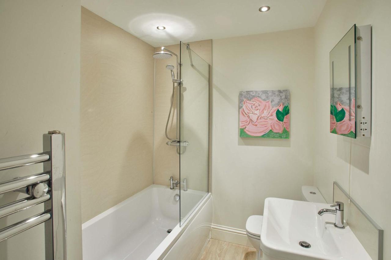 Apartment 4 Bluebridge Court