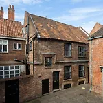 York City Unique Apartment - Coffee Yard