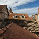 York City Unique Apartment - Coffee Yard