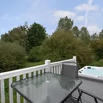 Yorkshire Lodge With Hot Tub