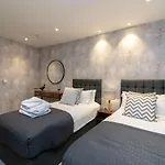 Entire 2 Bed - Free Parking - No. 15 - The Cosy Collection Ltd
