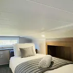 The Hideaway Lodge With Hot Tub